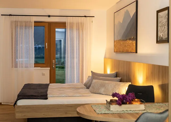 לינה וארוחת בוקר Toblaten 3*